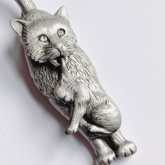 VTG JJ Pewter Cat Brooch Mother Carrying Kitten, Articulated & Dangling - Picture 7 of 10
